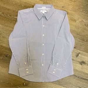 Striped long Sleeve Shirt With Classic Collar Button-up Size XL Blue and white.